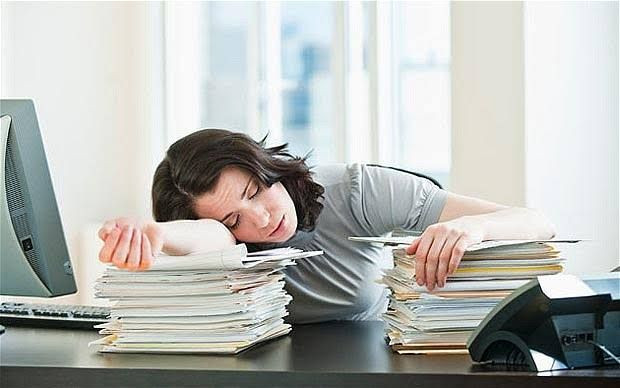 Wanita yang kelelahan bekerja
